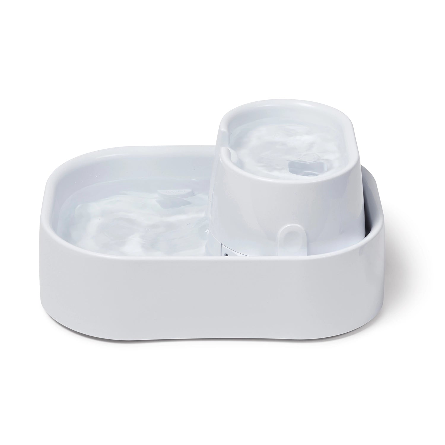 White pet water fountain  by Dog Mate with a 6L capacity on a white background
