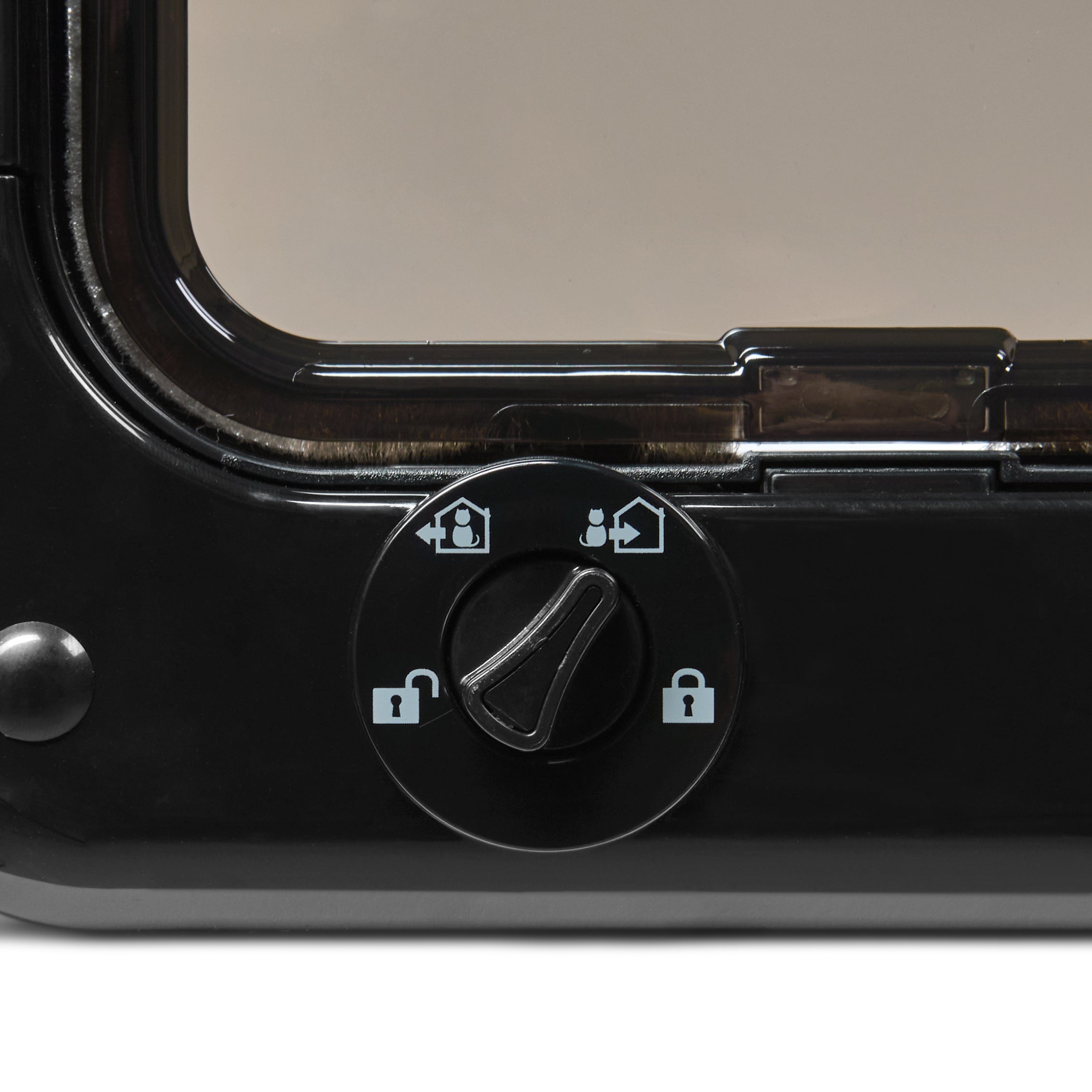 Close-up of the manual lock with a dial and icons on a beige background